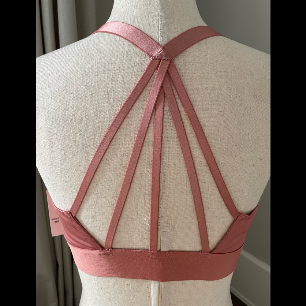 BRAND NEW GORGEOUS STRAPPY SPORTS BRA IN ROSE! 😍